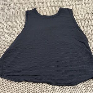 Lululemon- crop top with criss cross back size 6 ( no size tag )